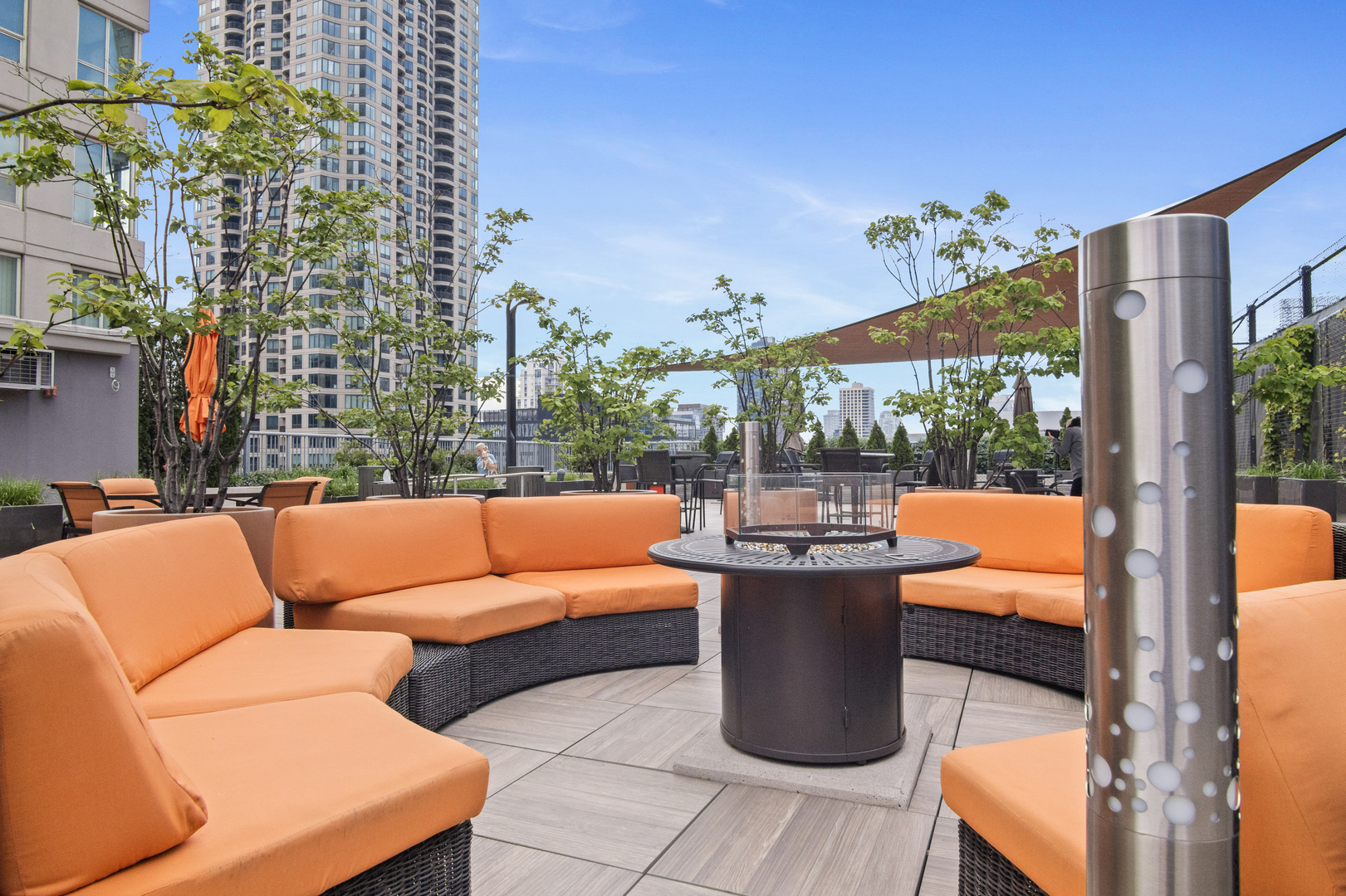 345 N La Salle Drive Unit: 405