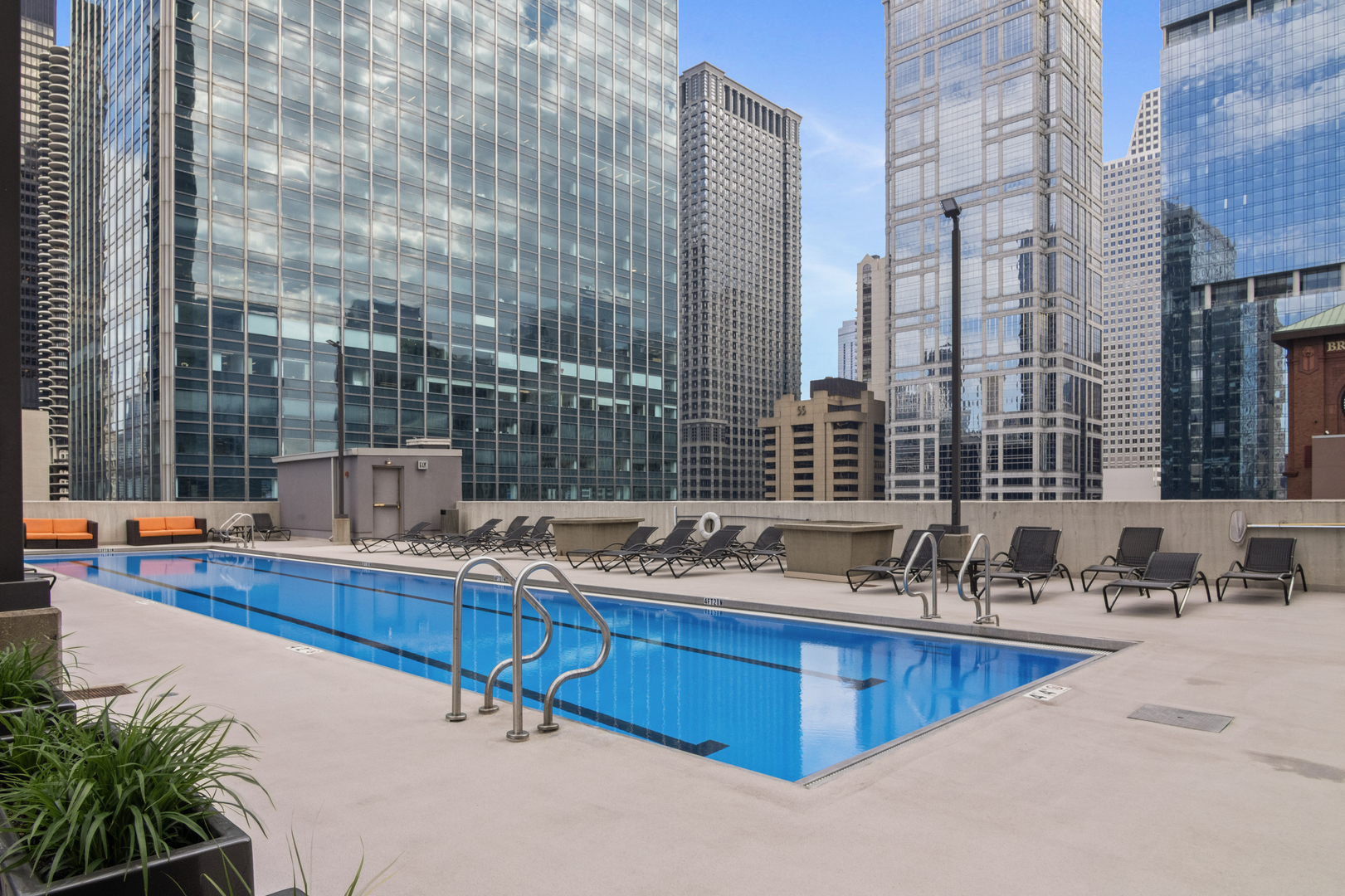 345 N La Salle Drive Unit: 405