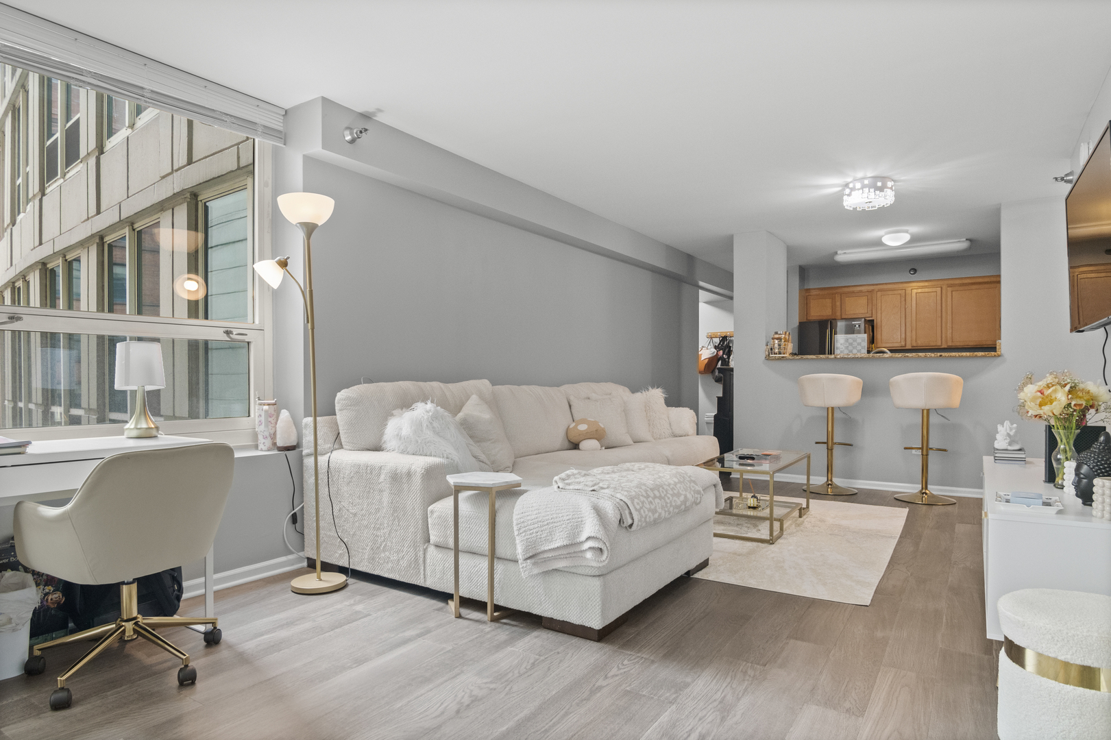 345 N La Salle Drive Unit: 405