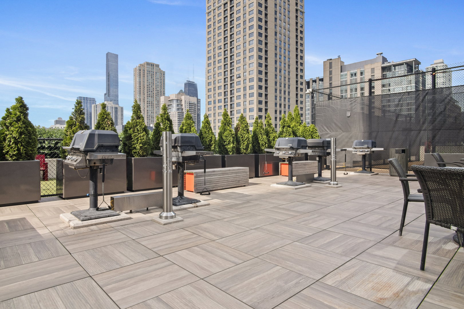 345 N La Salle Drive Unit: 405