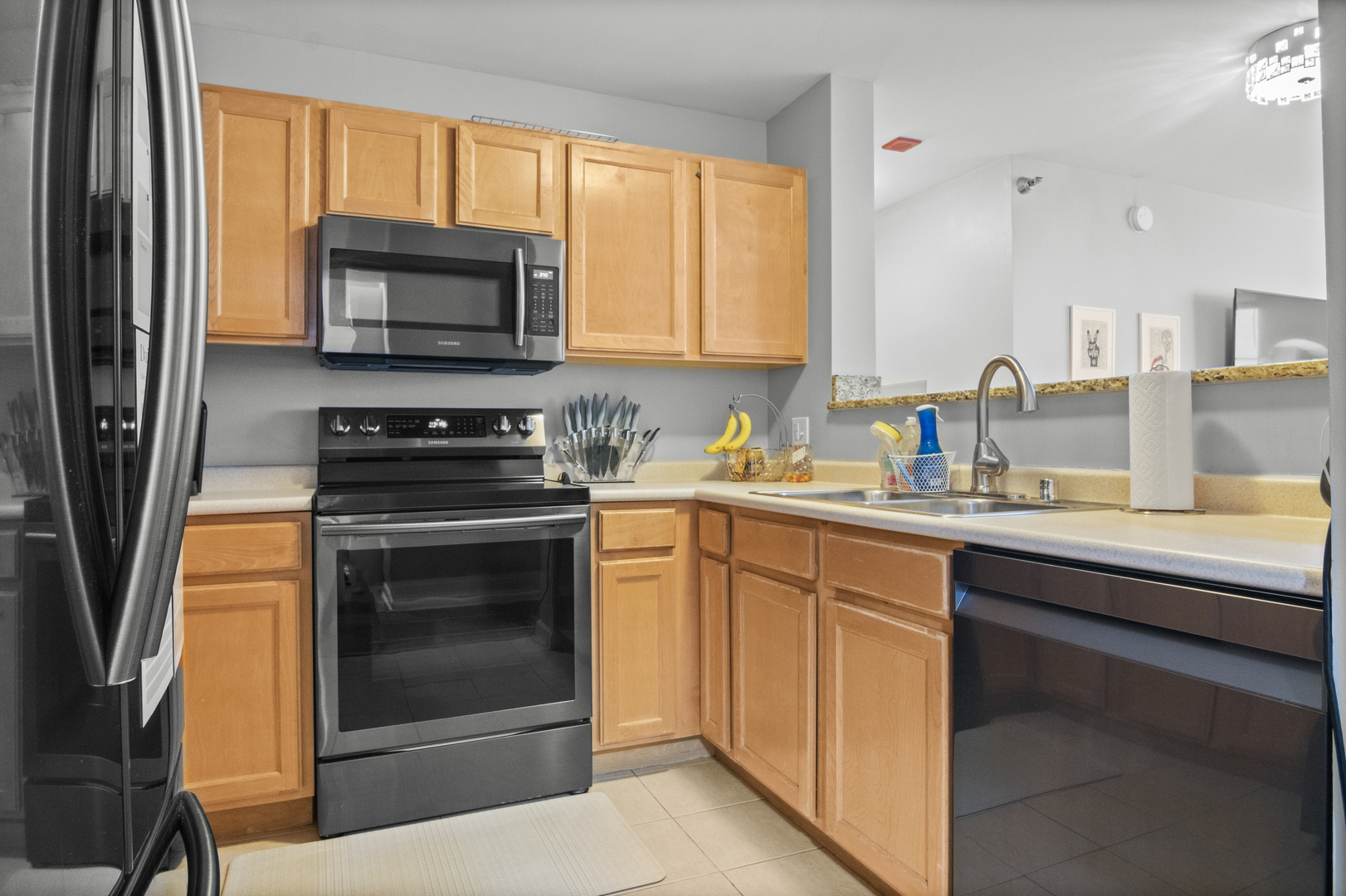 345 N La Salle Drive Unit: 405