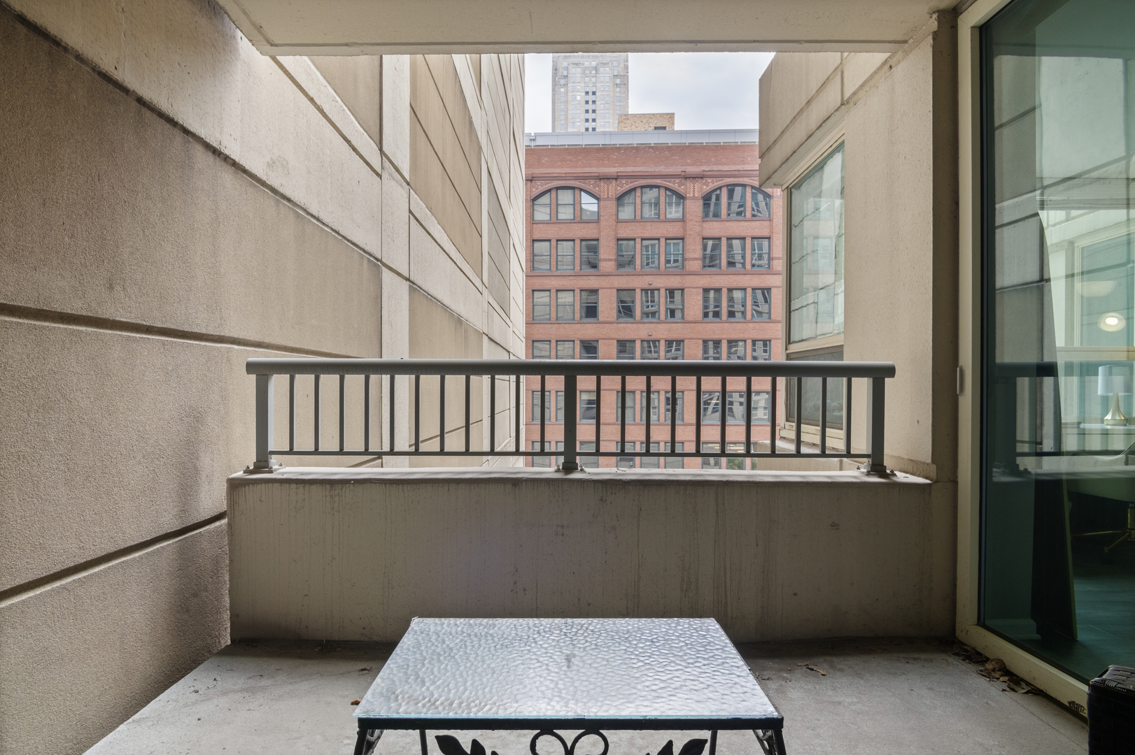 345 N La Salle Drive Unit: 405