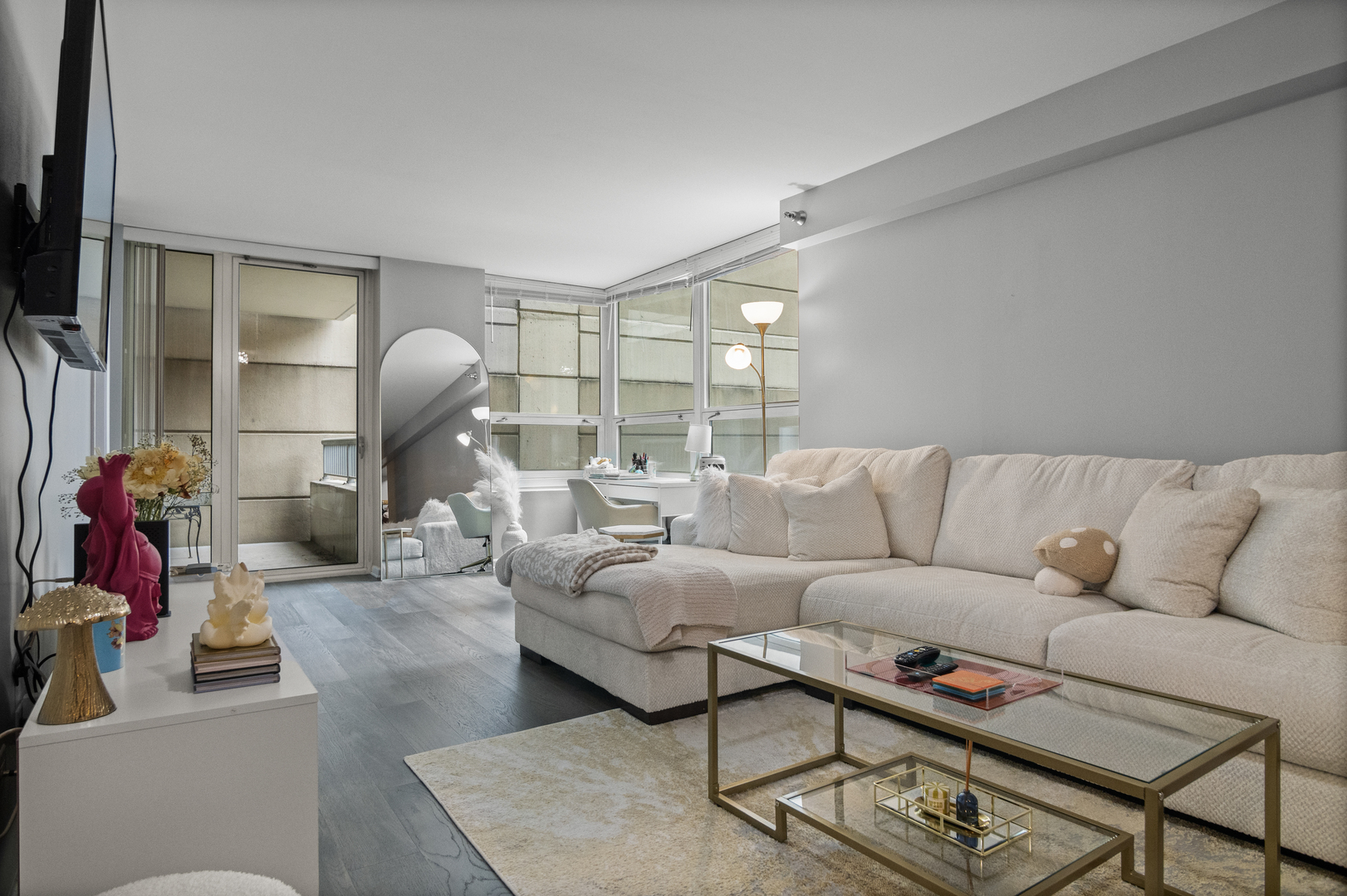 345 N La Salle Drive Unit: 405