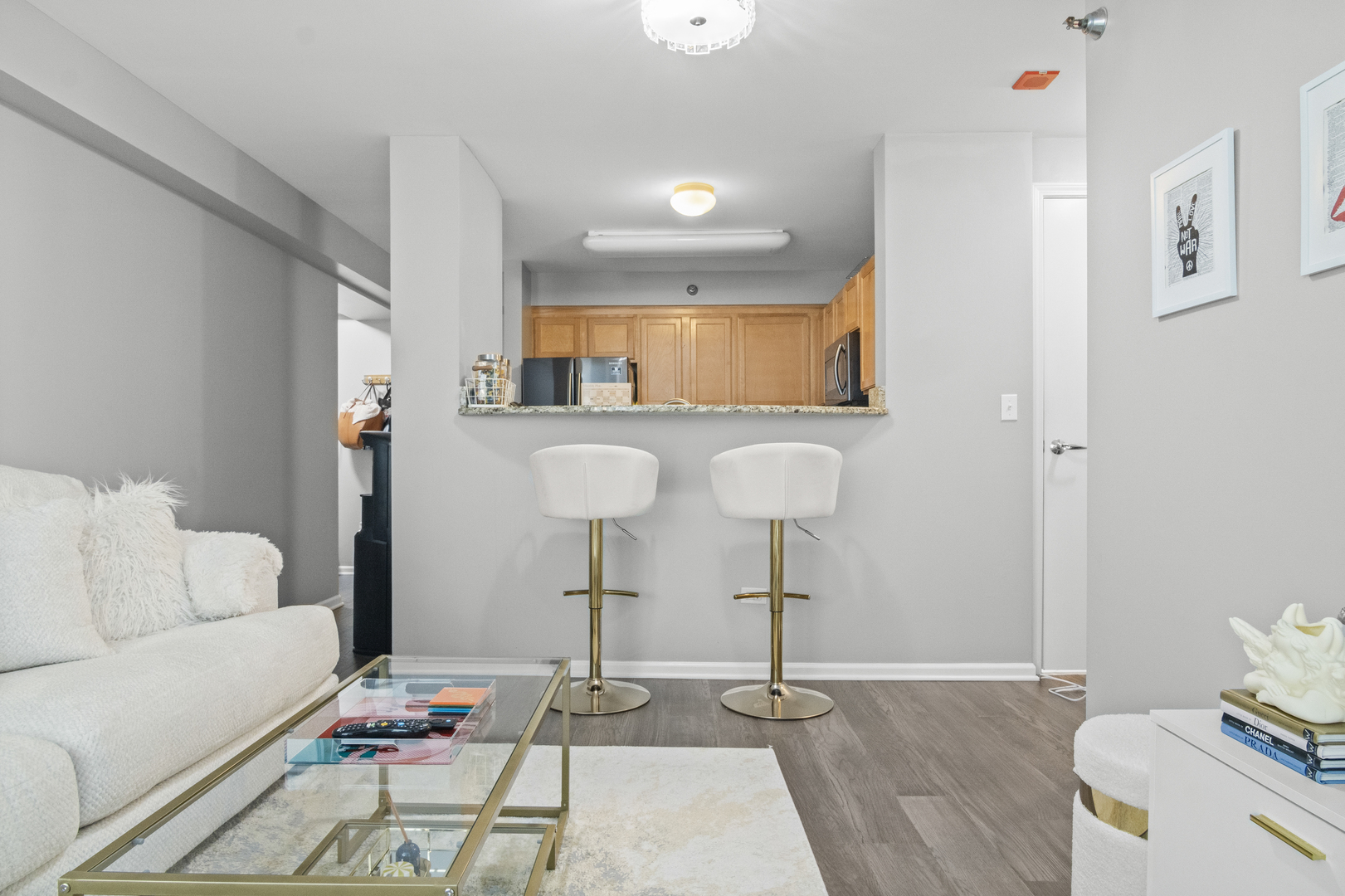 345 N La Salle Drive Unit: 405