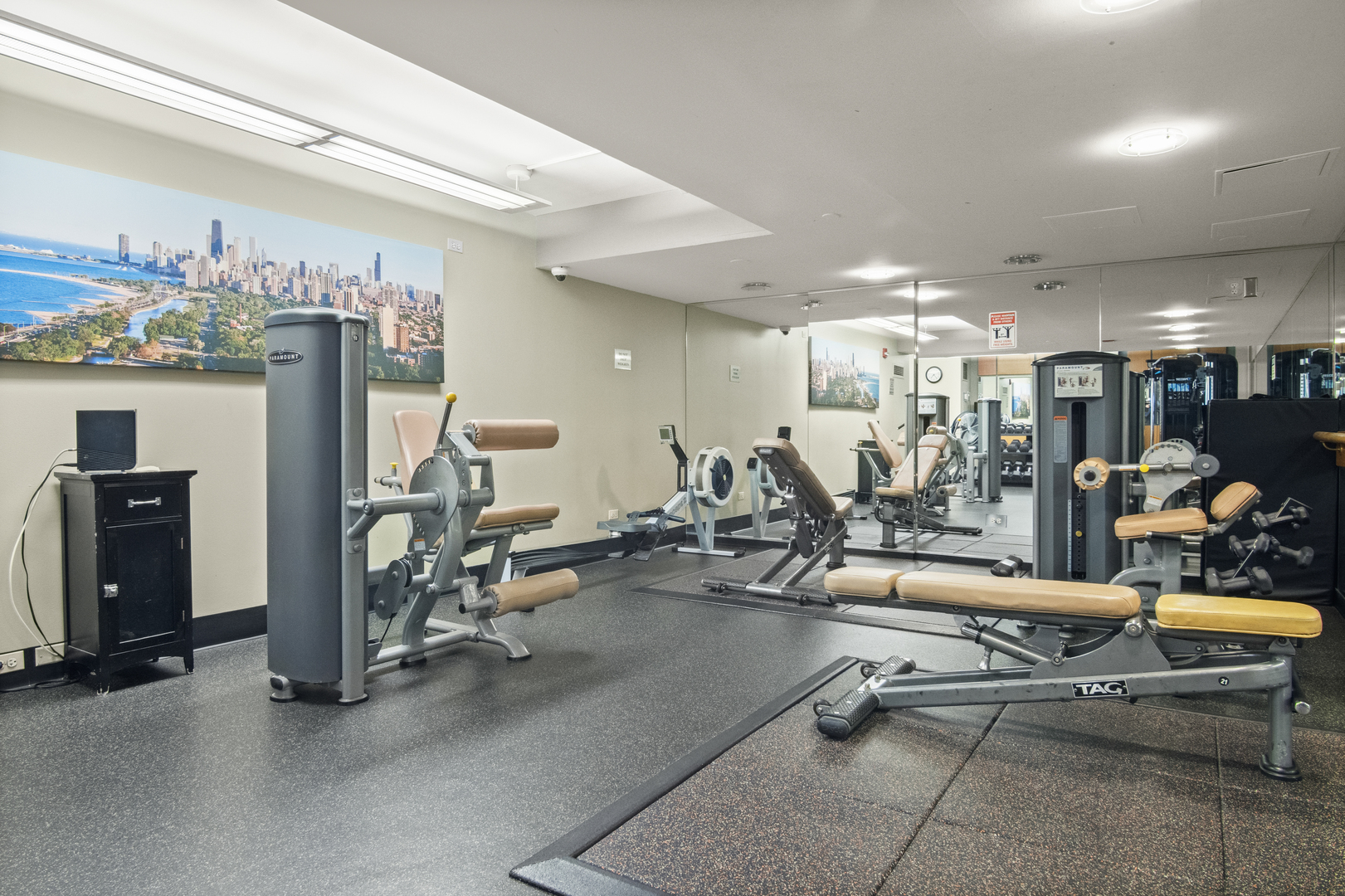 345 N La Salle Drive Unit: 405