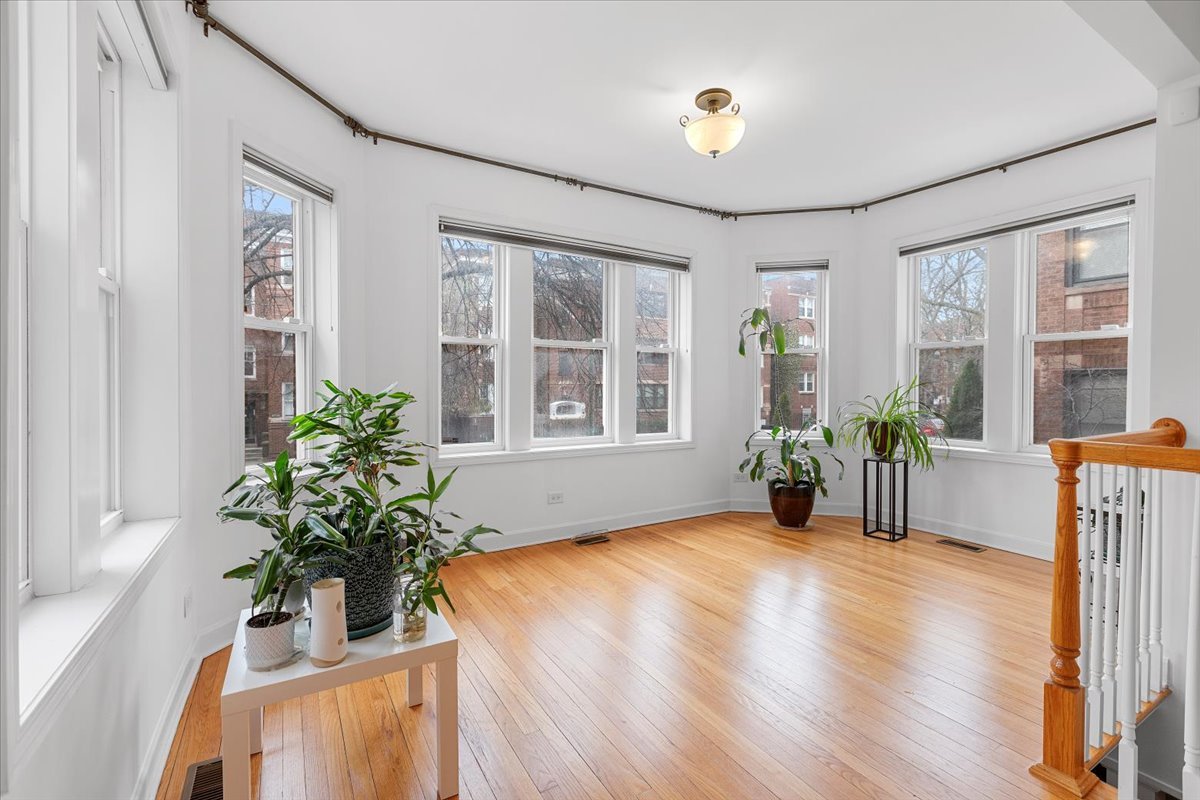 6445 N Greenview Avenue Unit: 1