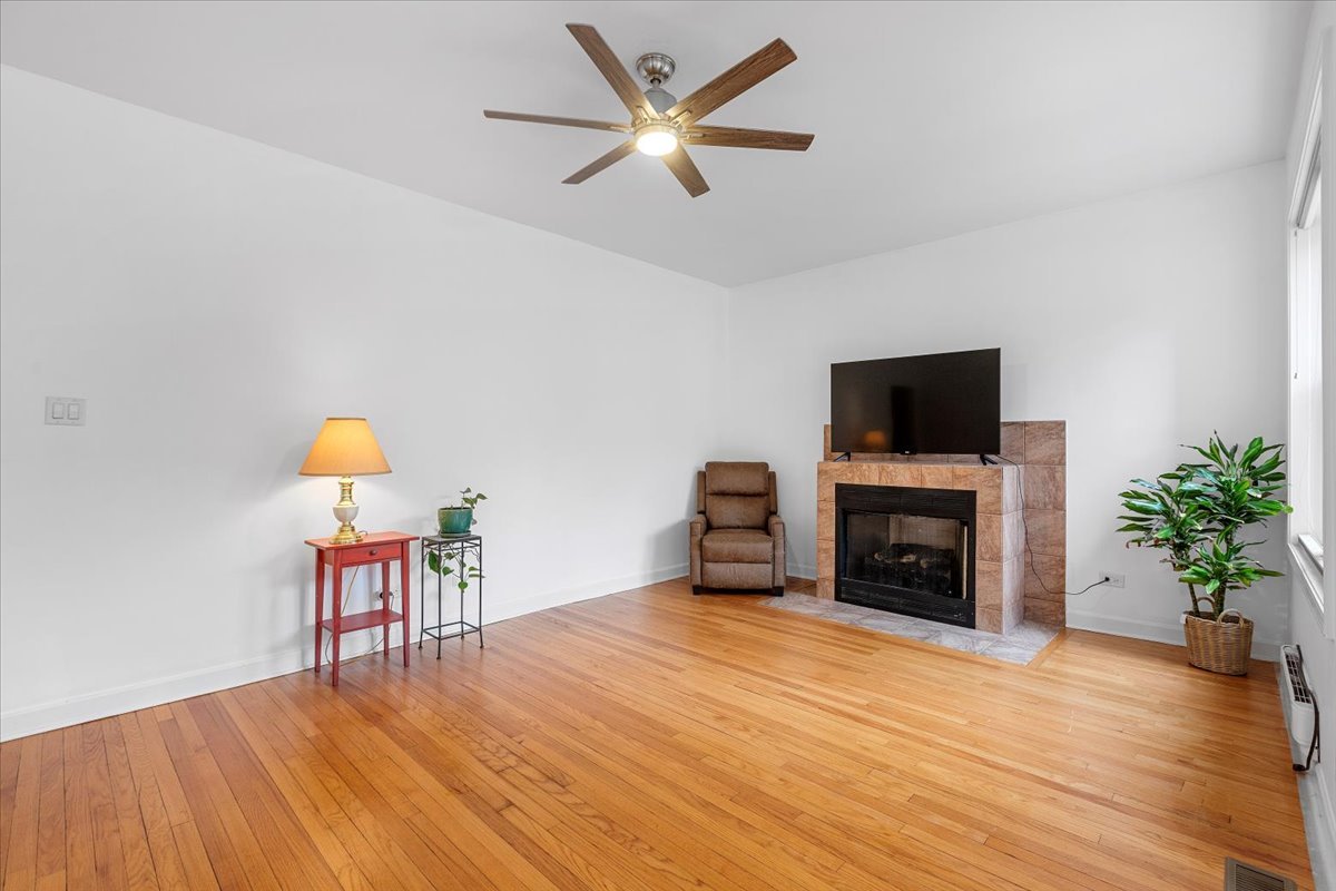 6445 N Greenview Avenue Unit: 1