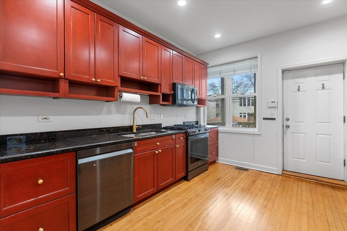 6445 N Greenview Avenue Unit: 1