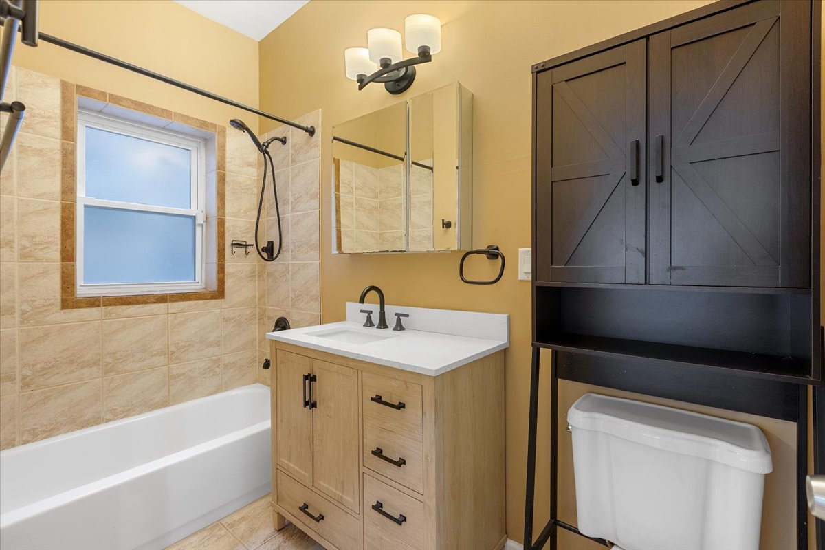 6445 N Greenview Avenue Unit: 1