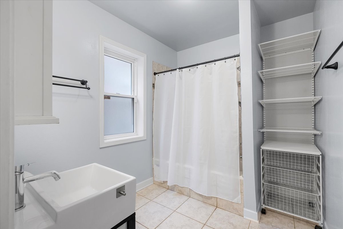 6445 N Greenview Avenue Unit: 1