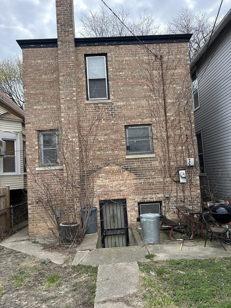 9438 S Champlain Avenue