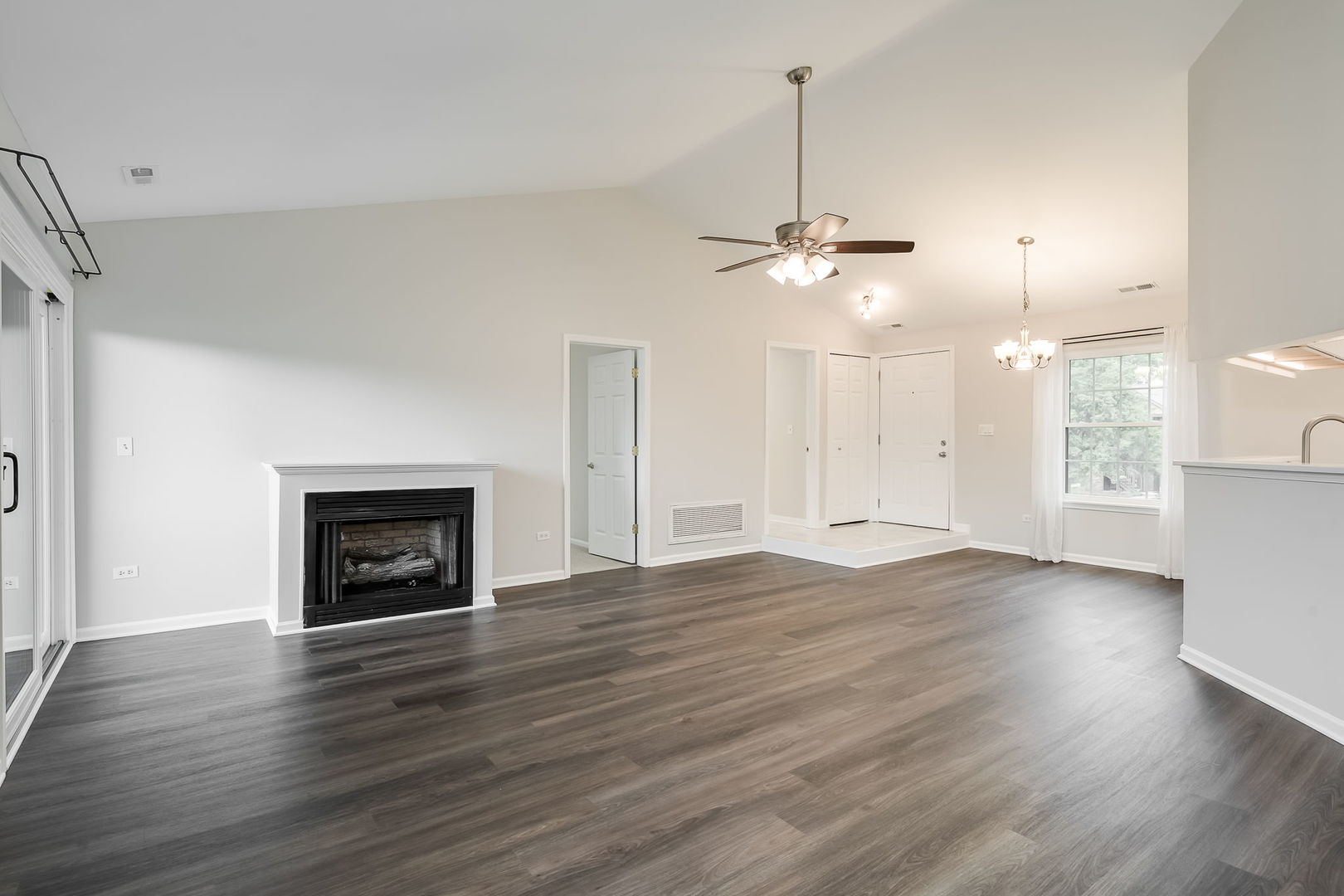396 Sandhurst Circle Unit: 3
