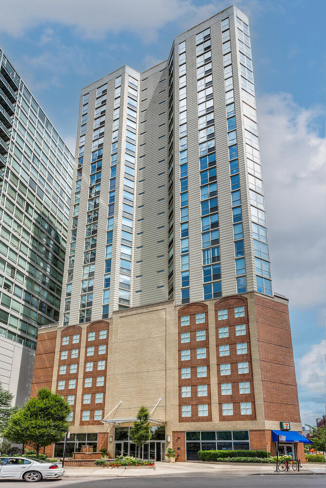 645 N Kingsbury Street Unit: 1906