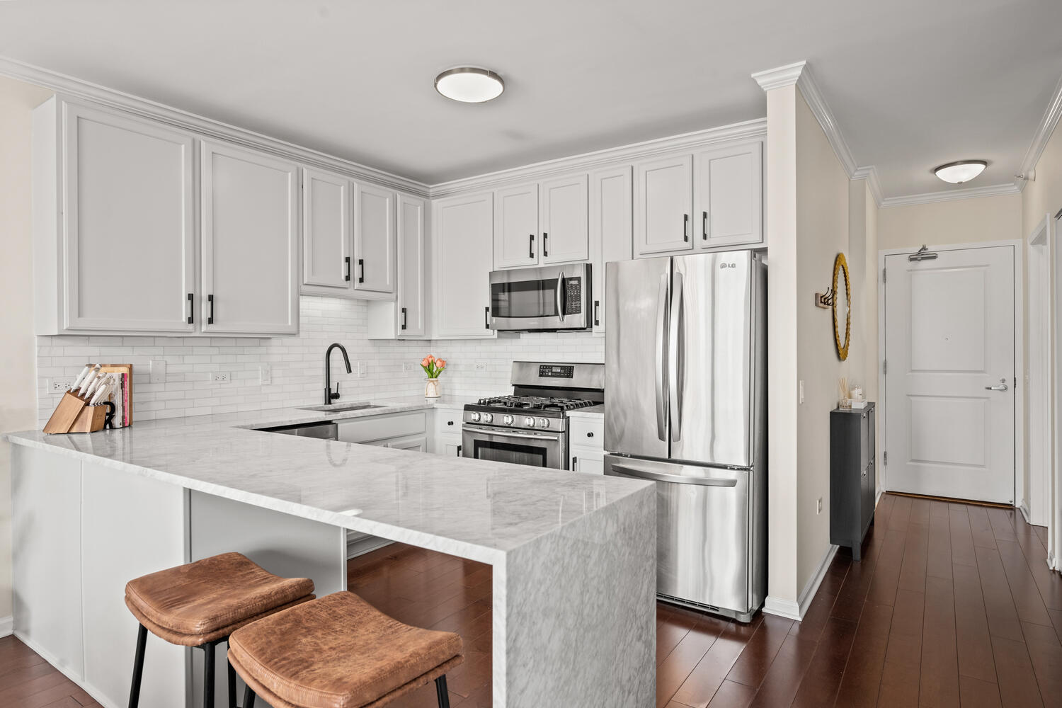 645 N Kingsbury Street Unit: 1906