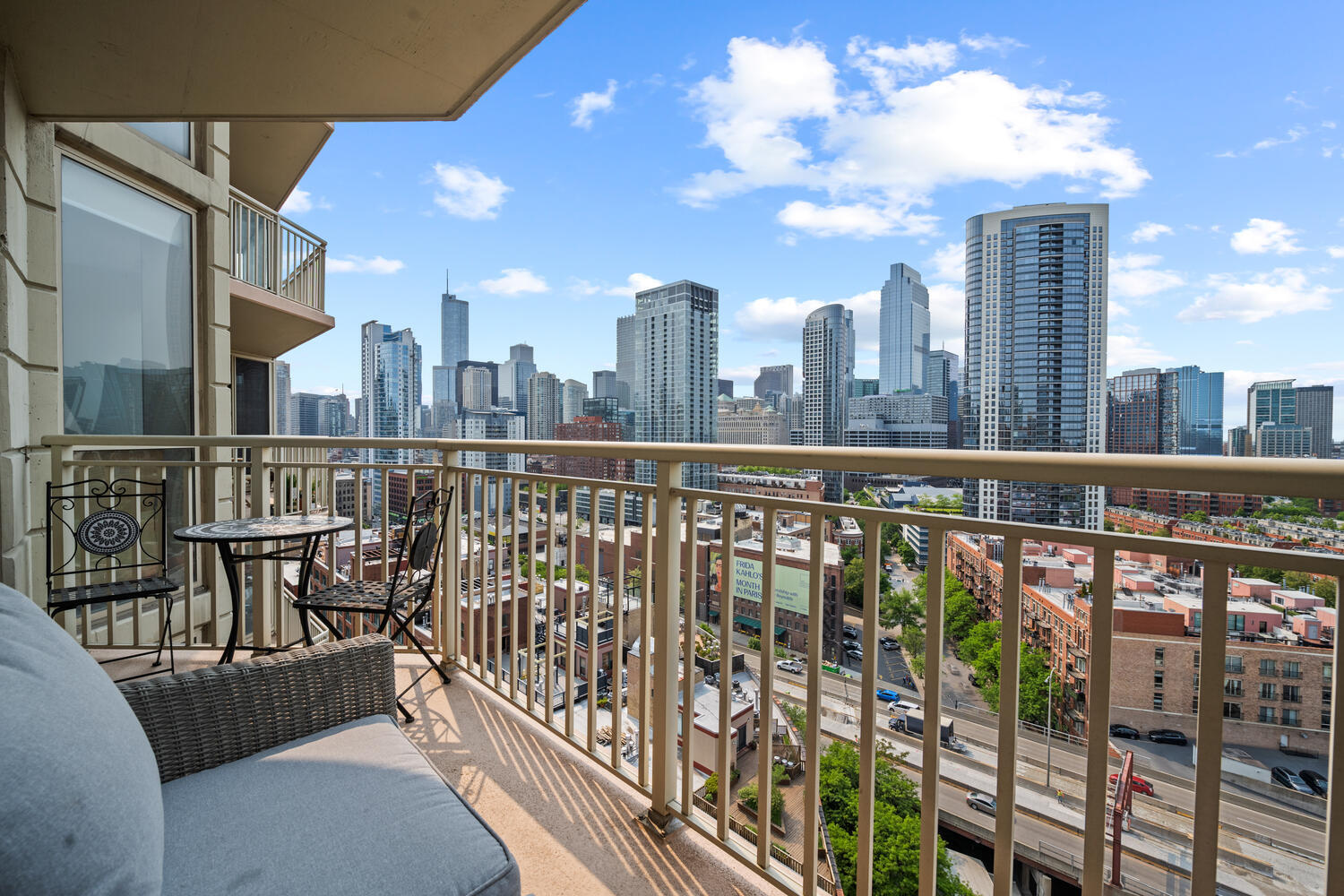 645 N Kingsbury Street Unit: 1906