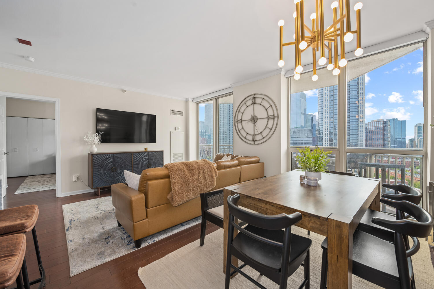 645 N Kingsbury Street Unit: 1906