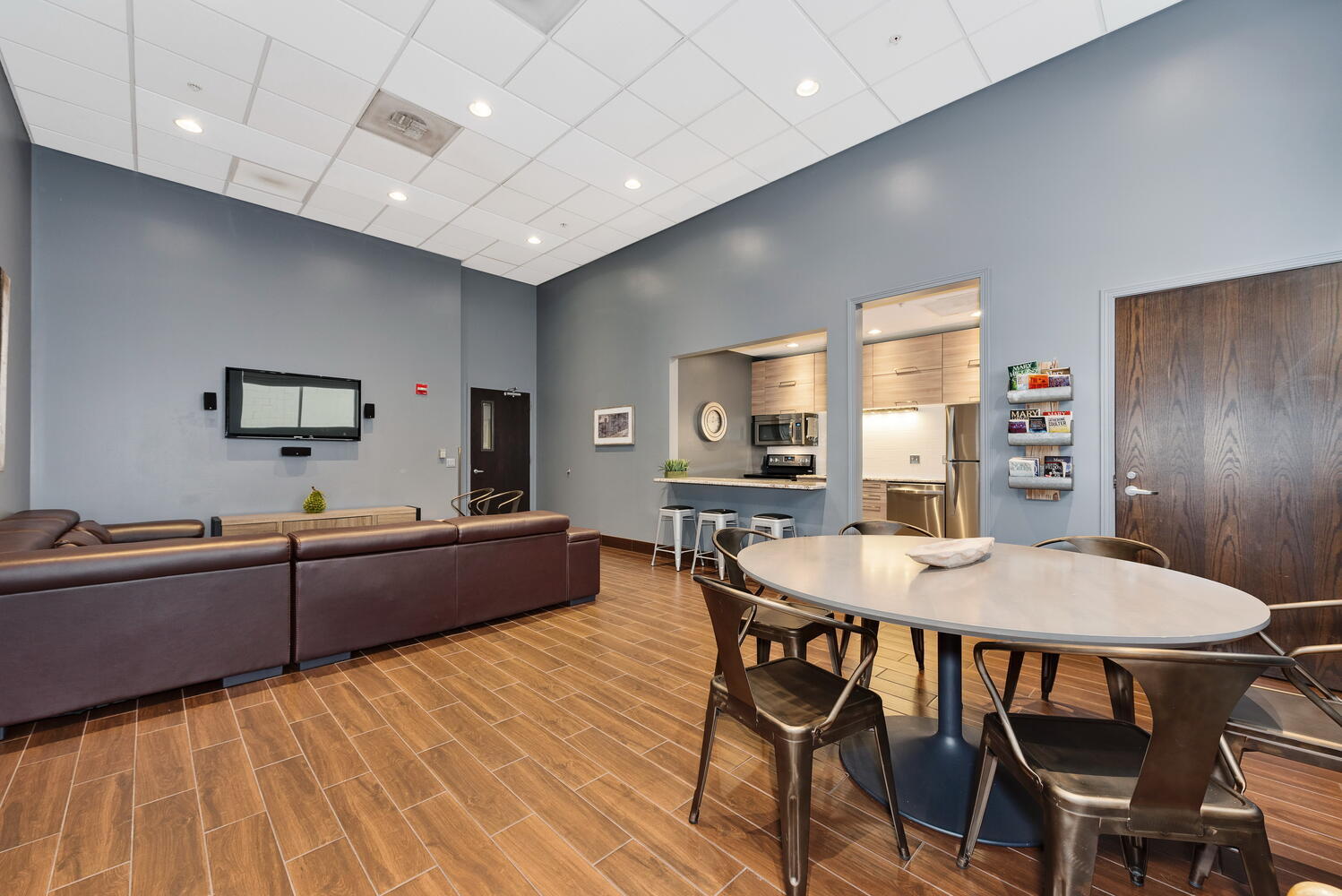 645 N Kingsbury Street Unit: 1906