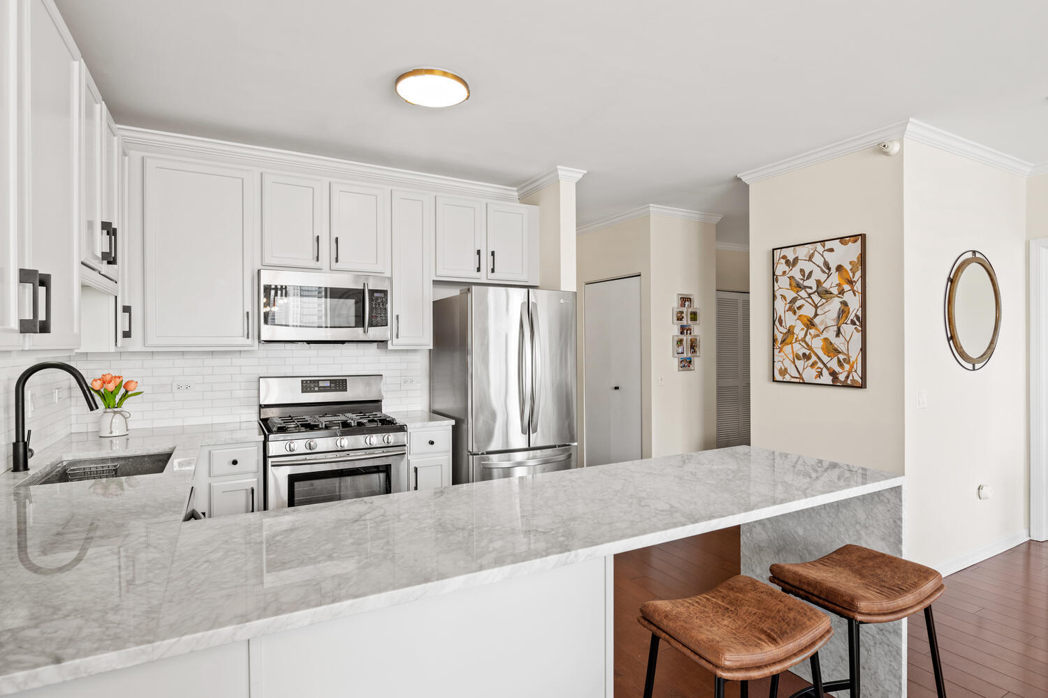 645 N Kingsbury Street Unit: 1906