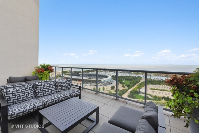 1629 S Prairie Avenue Unit: 1803