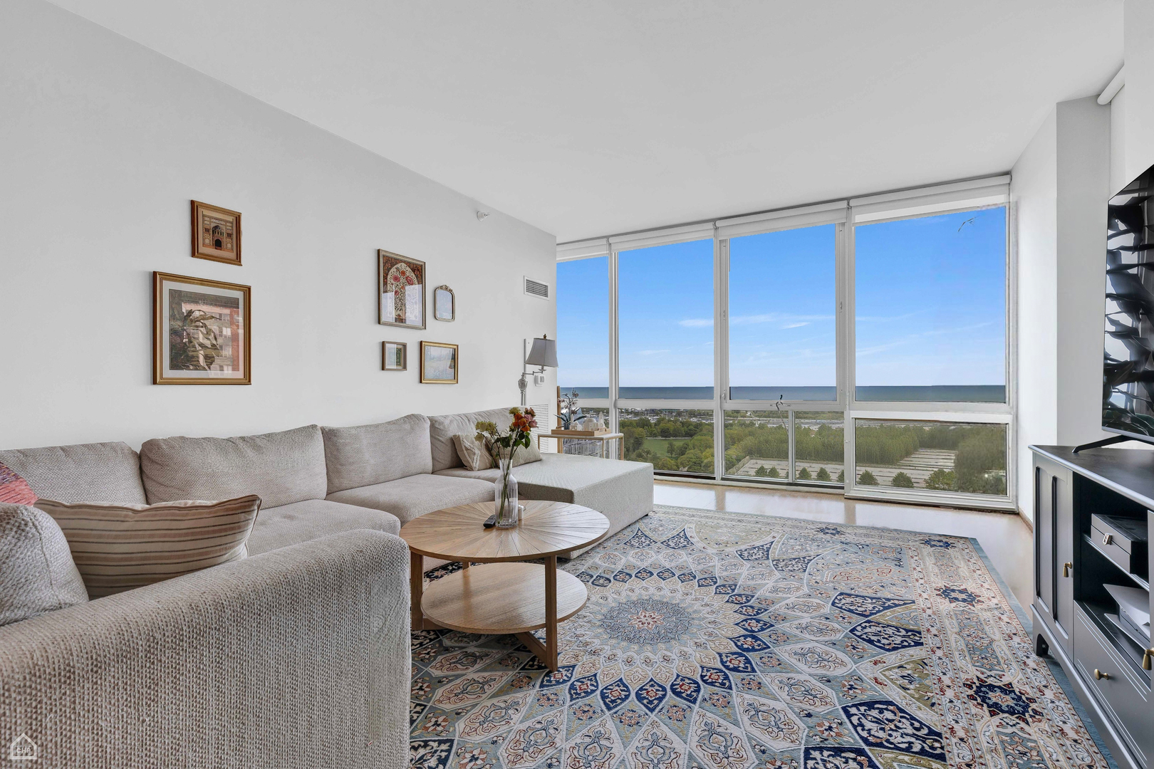 1629 S Prairie Avenue Unit: 1803