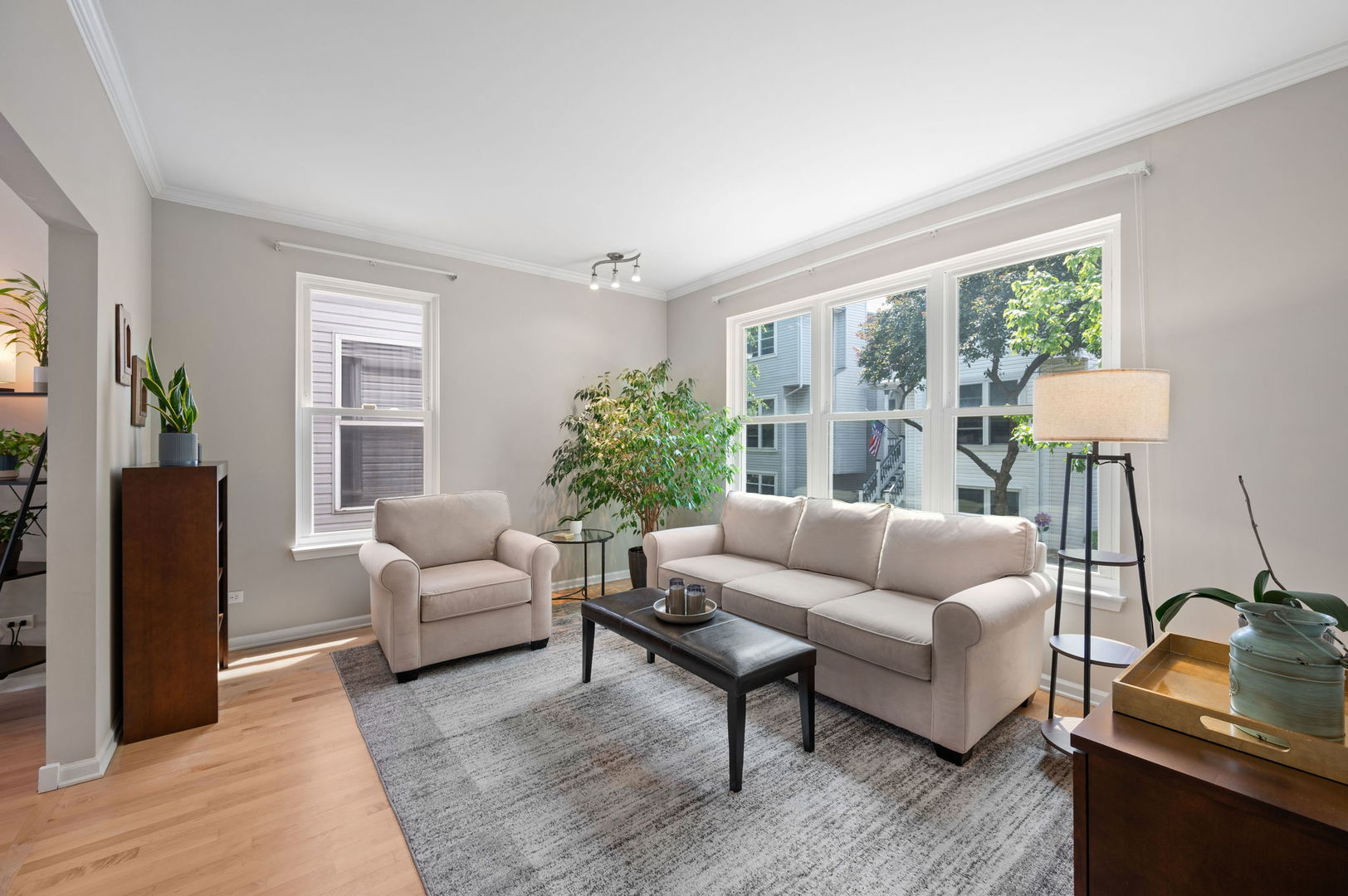 4220 N Kolmar Avenue