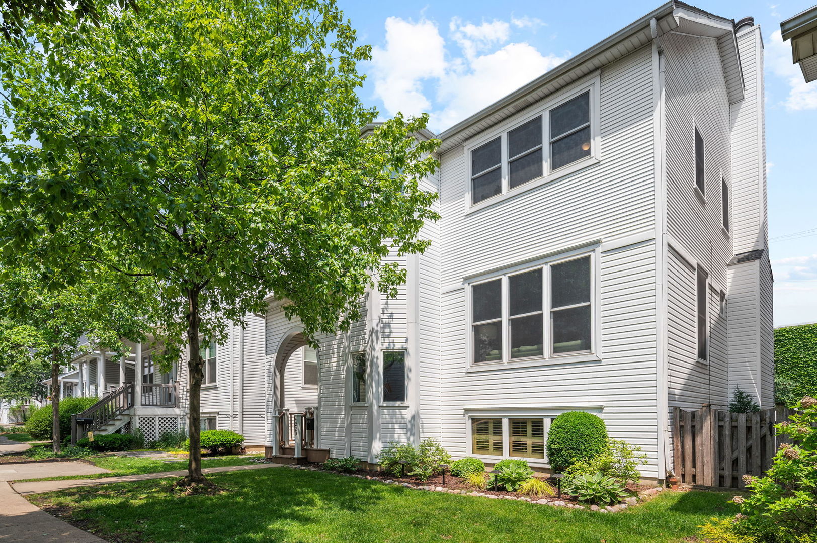 4220 N Kolmar Avenue