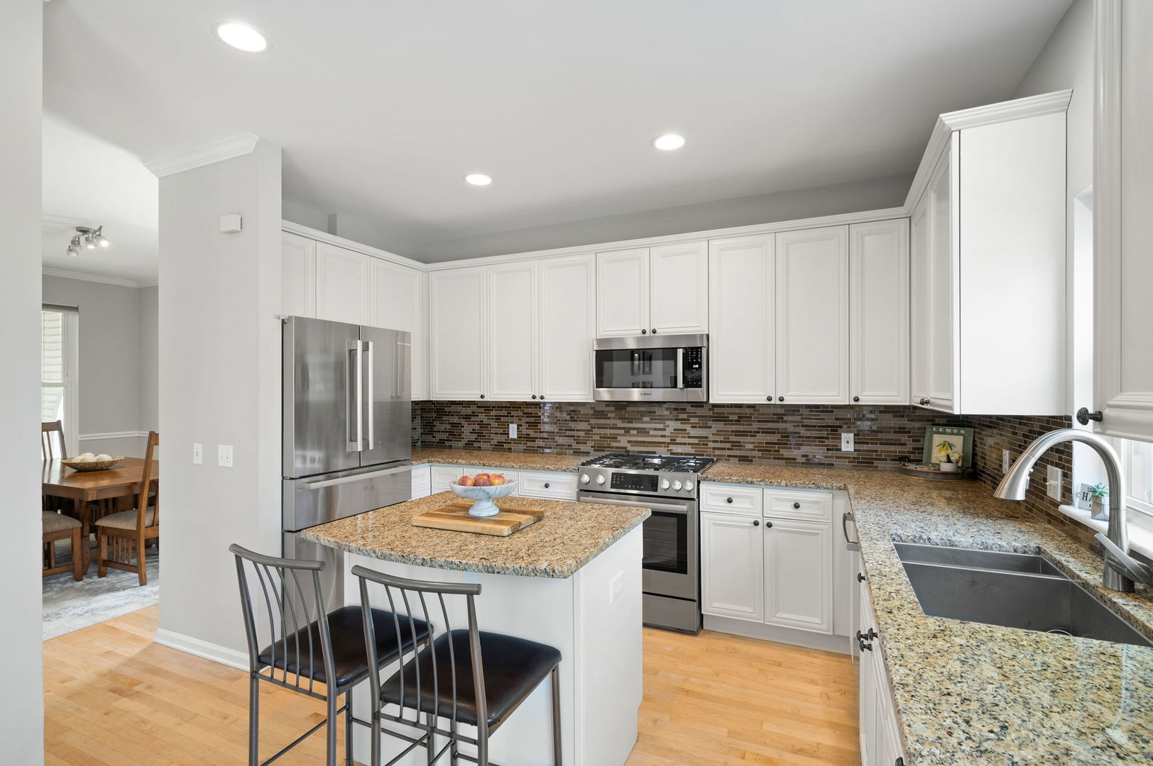 4220 N Kolmar Avenue