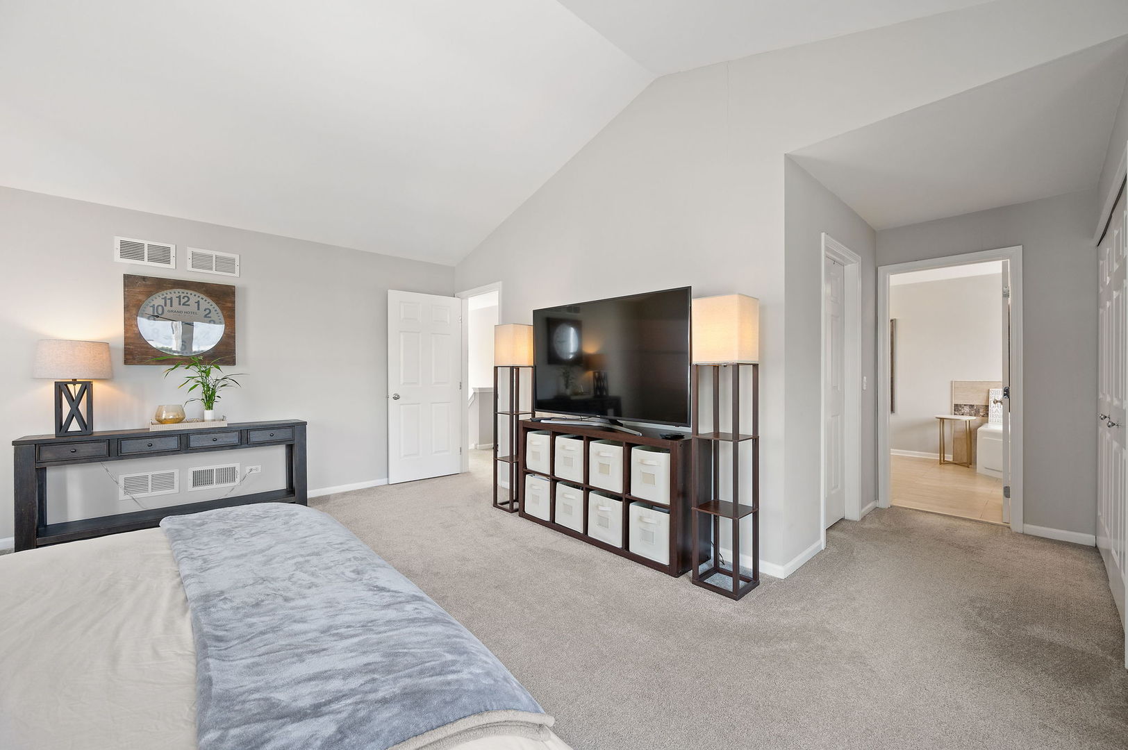 4220 N Kolmar Avenue