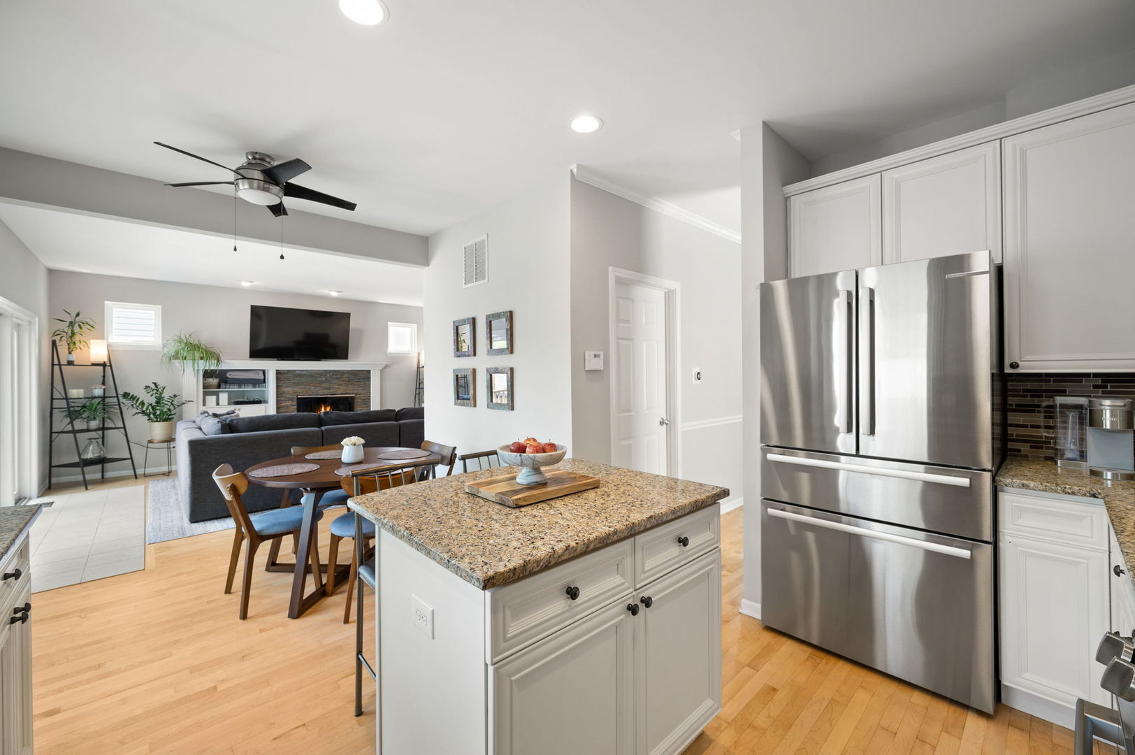 4220 N Kolmar Avenue