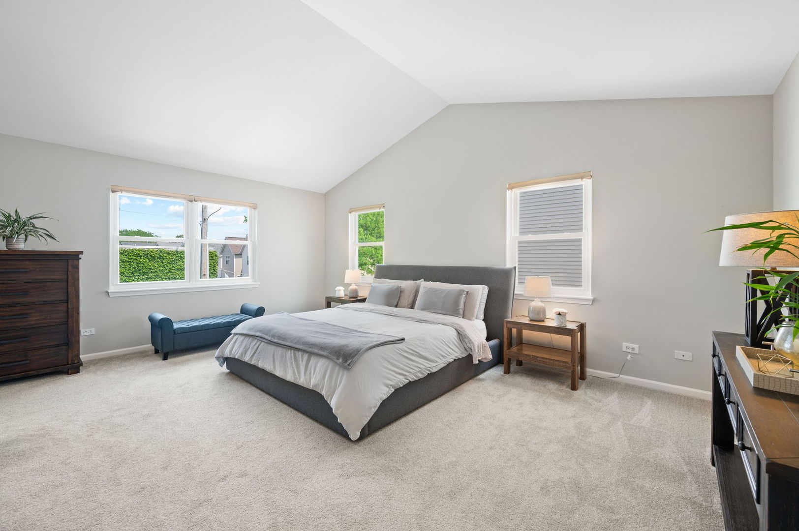 4220 N Kolmar Avenue