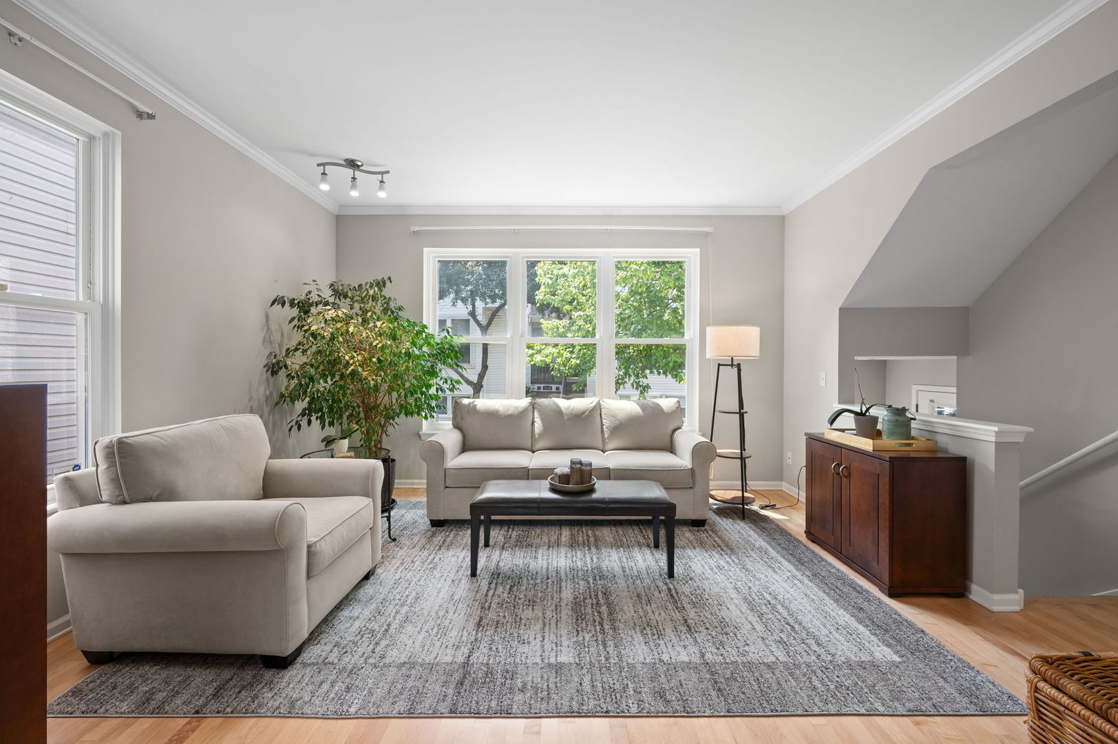 4220 N Kolmar Avenue