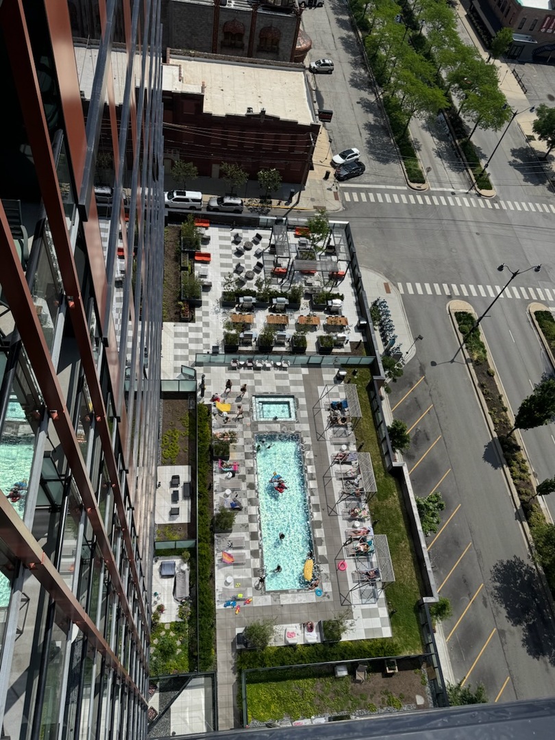 160 N Elizabeth Street Unit: 1118