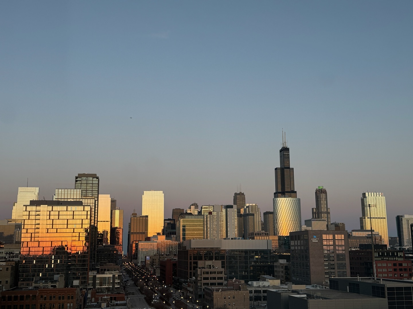 160 N Elizabeth Street Unit: 1118