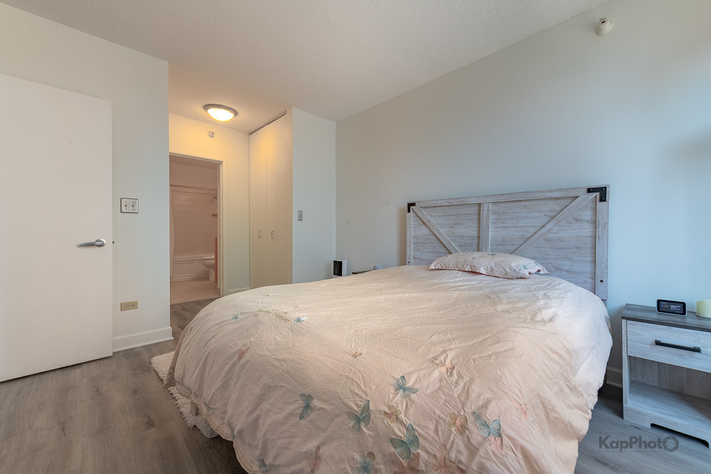 222 N Columbus Drive Unit: 912
