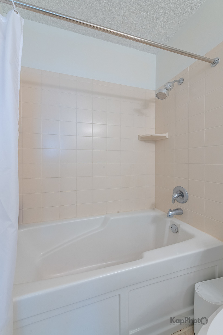 222 N Columbus Drive Unit: 912