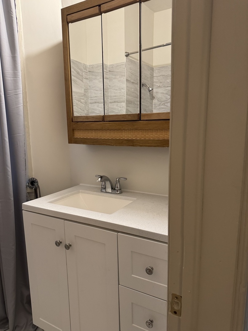 2735 W Washington Boulevard