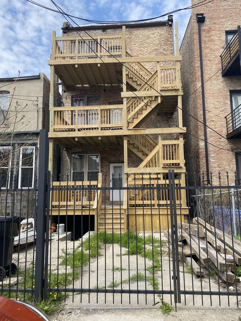 2735 W Washington Boulevard