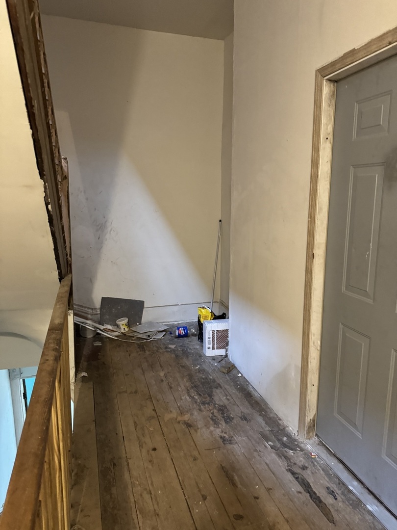 2735 W Washington Boulevard