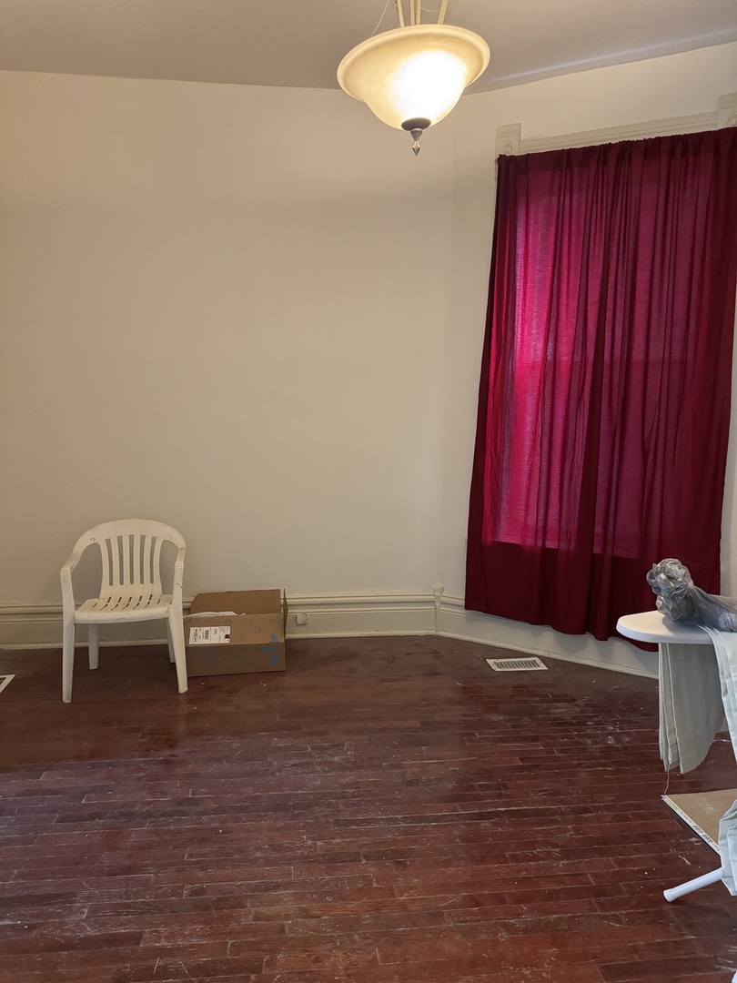 2735 W Washington Boulevard