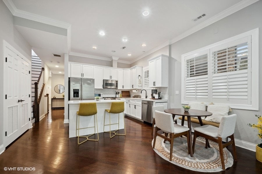 3238 N Kenmore Avenue Unit: 3