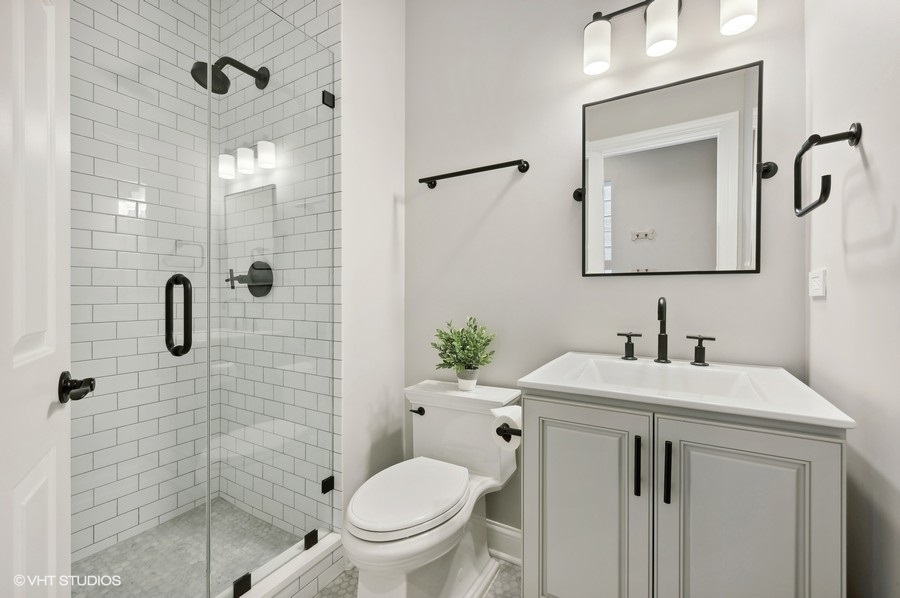 3238 N Kenmore Avenue Unit: 3