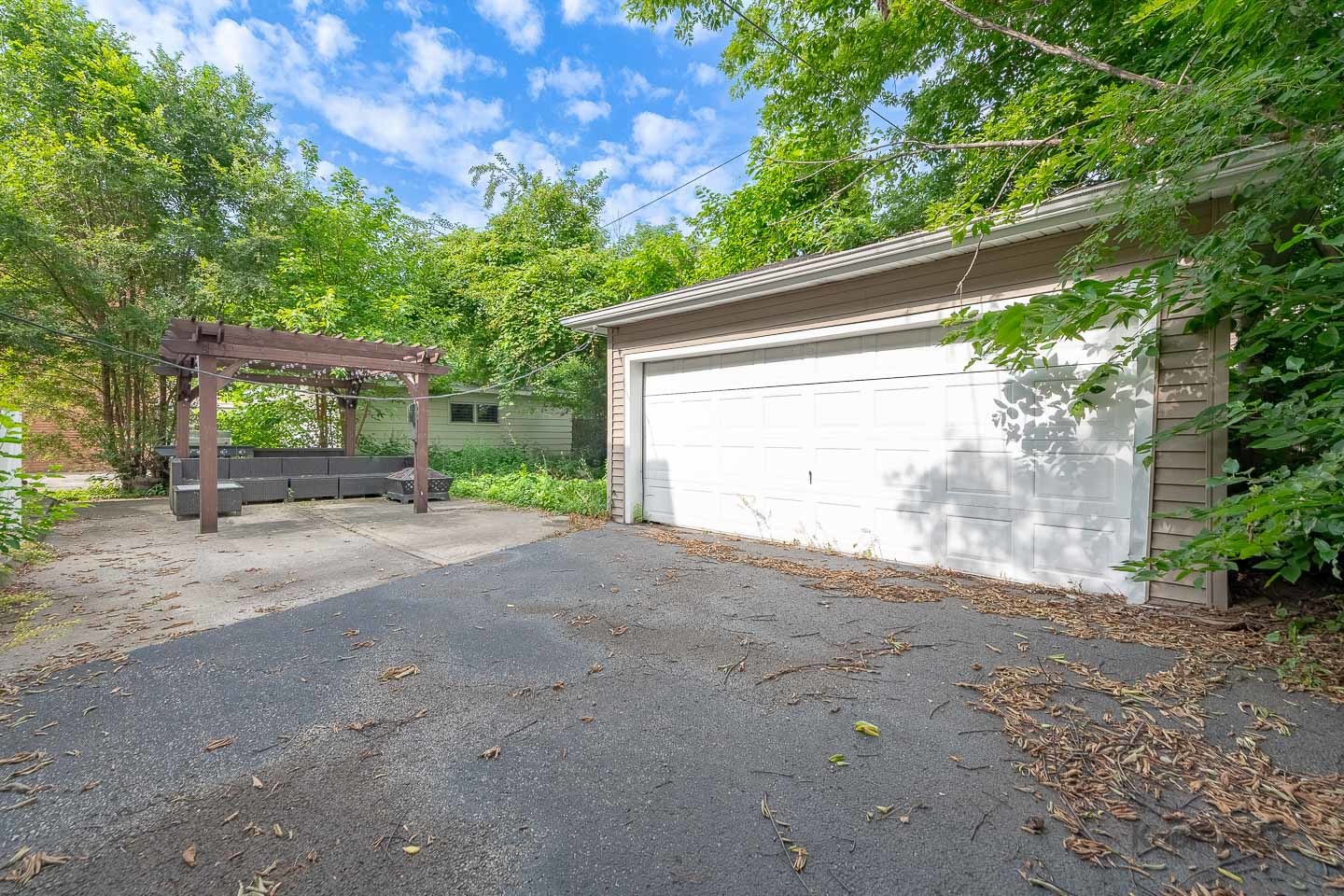818 N La Grange Road