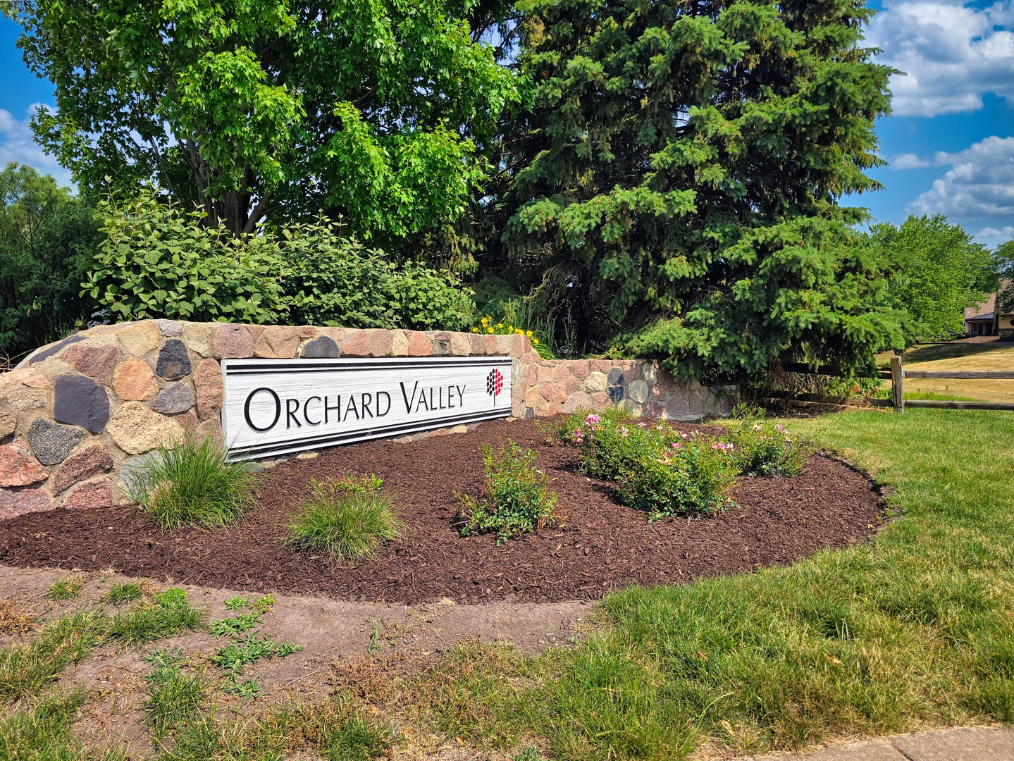 2440 Pebblewood Court