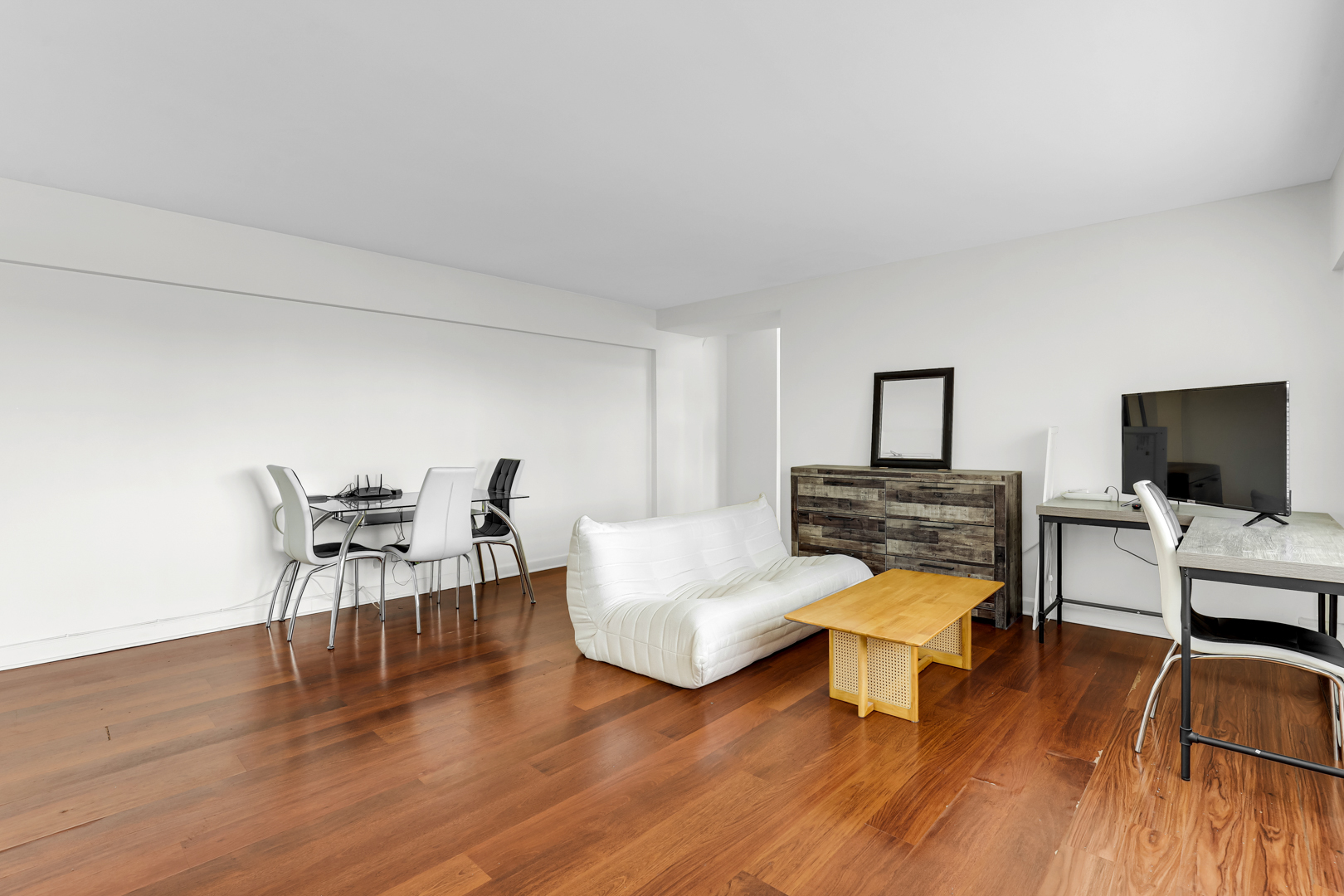 4970 N Marine Drive Unit: 822