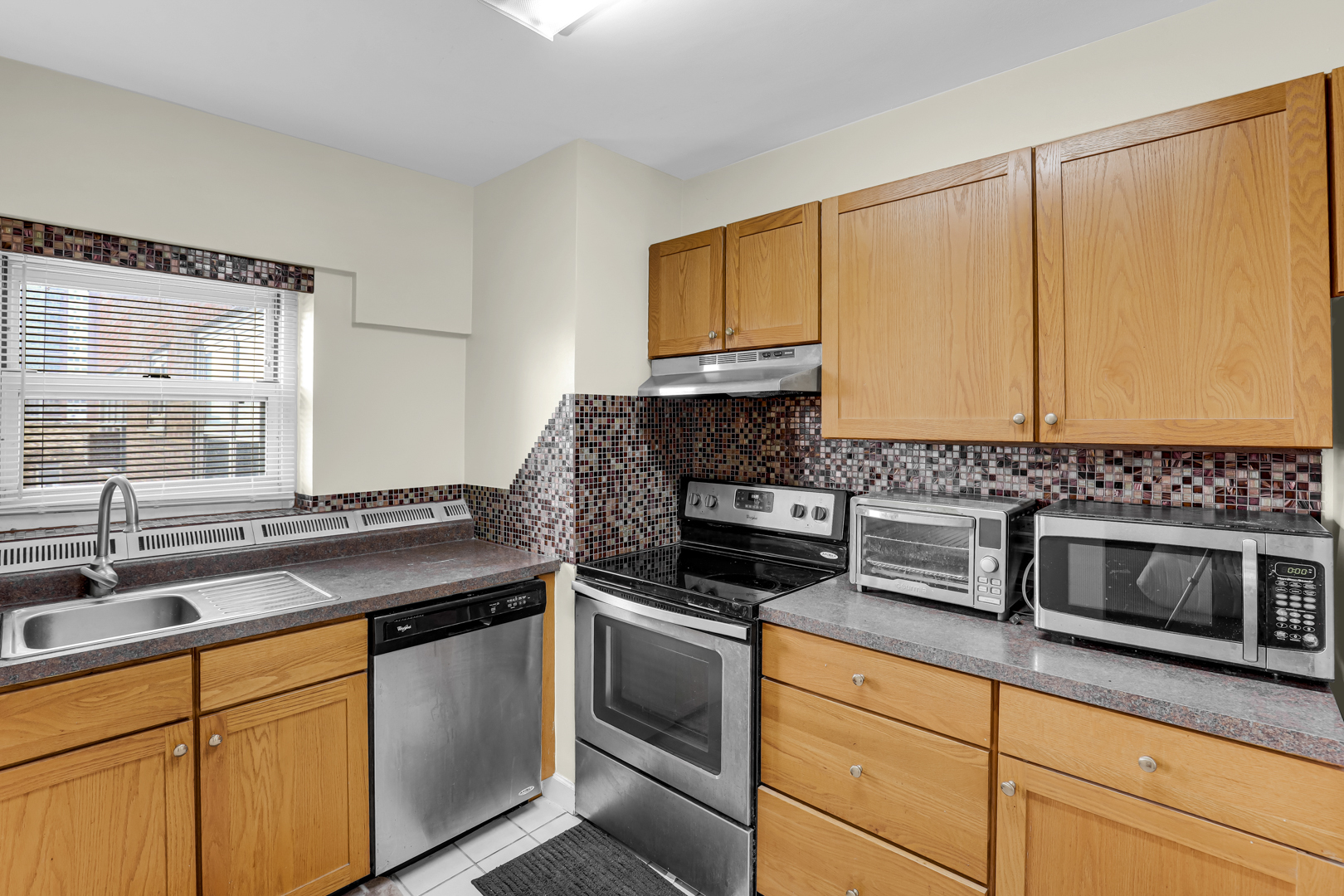 4970 N Marine Drive Unit: 822