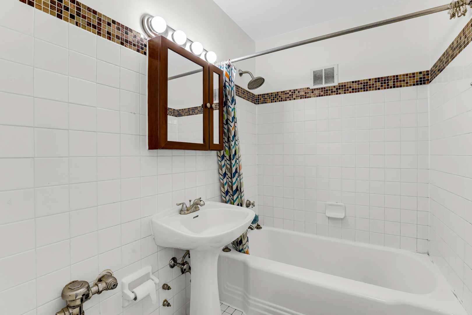 4970 N Marine Drive Unit: 822