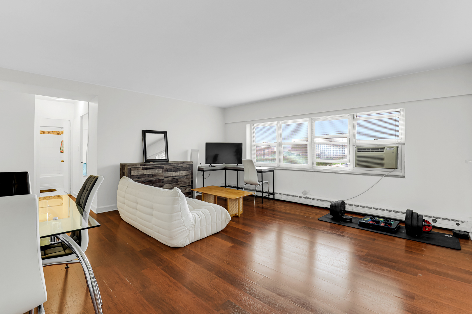 4970 N Marine Drive Unit: 822