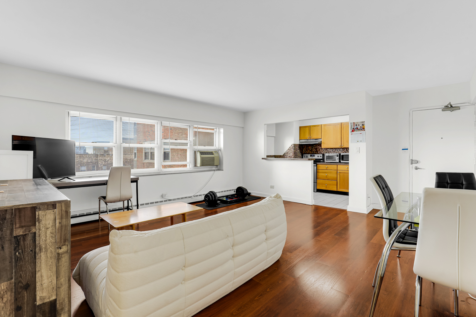 4970 N Marine Drive Unit: 822