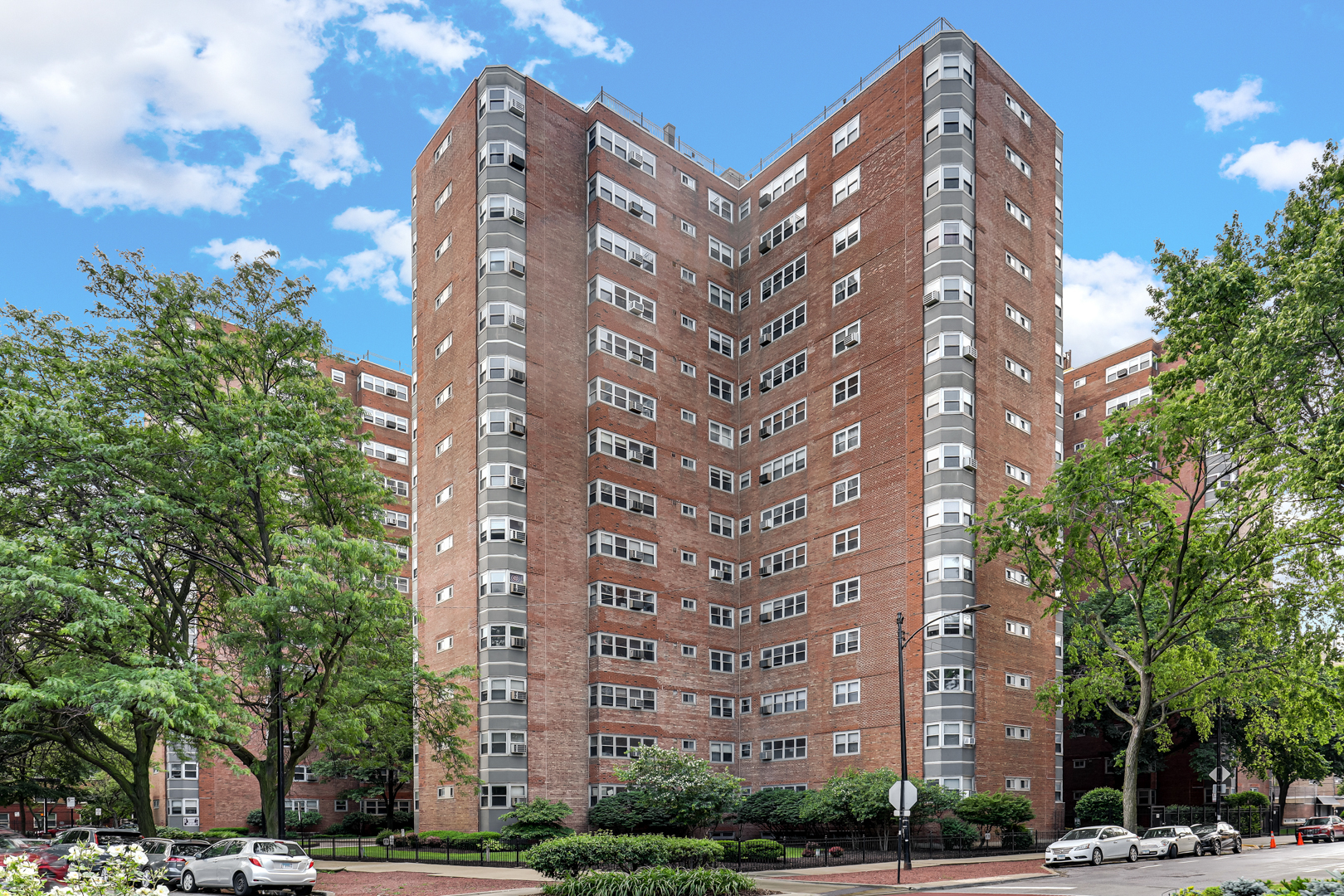 4970 N Marine Drive Unit: 822