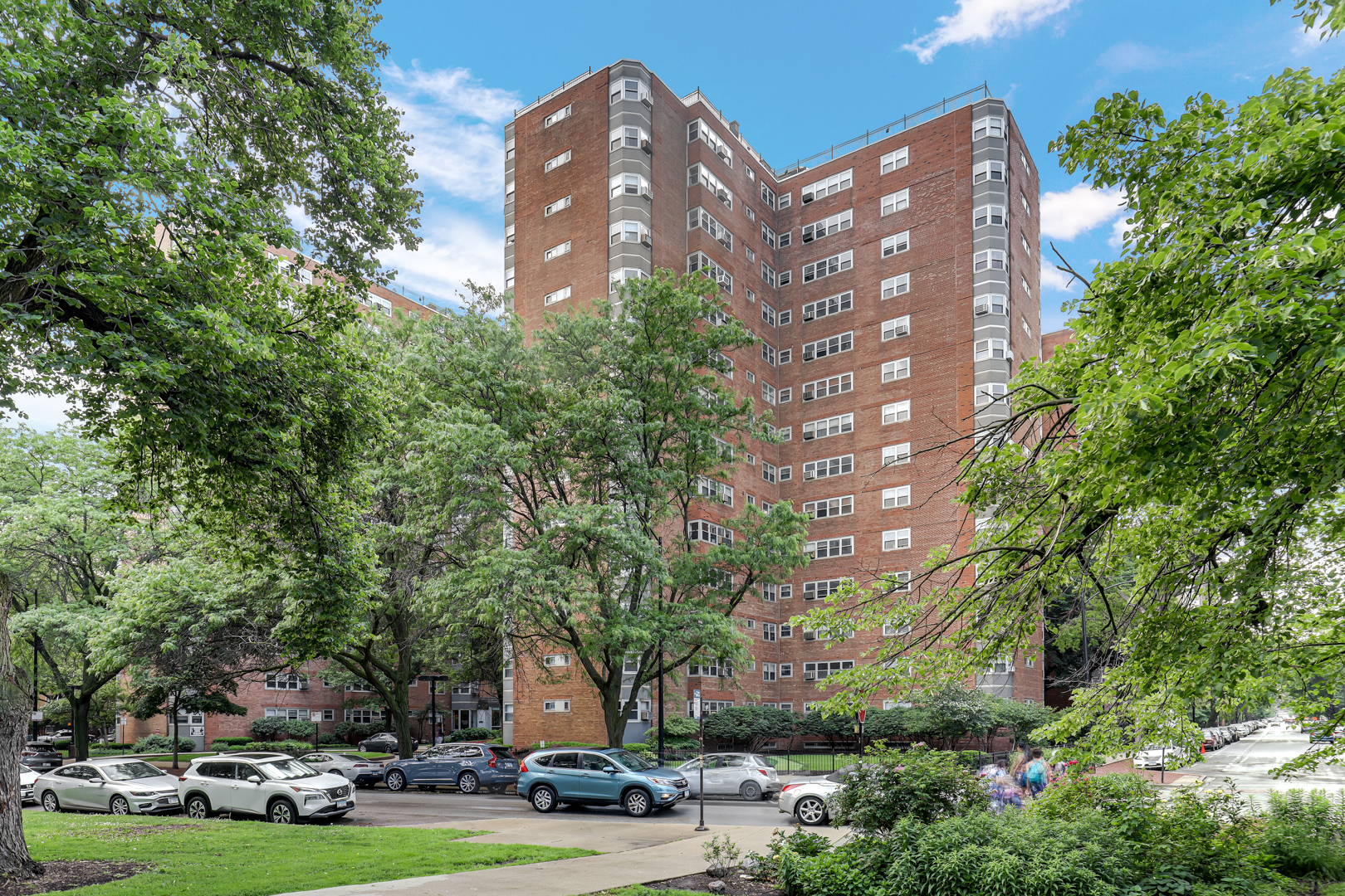 4970 N Marine Drive Unit: 822